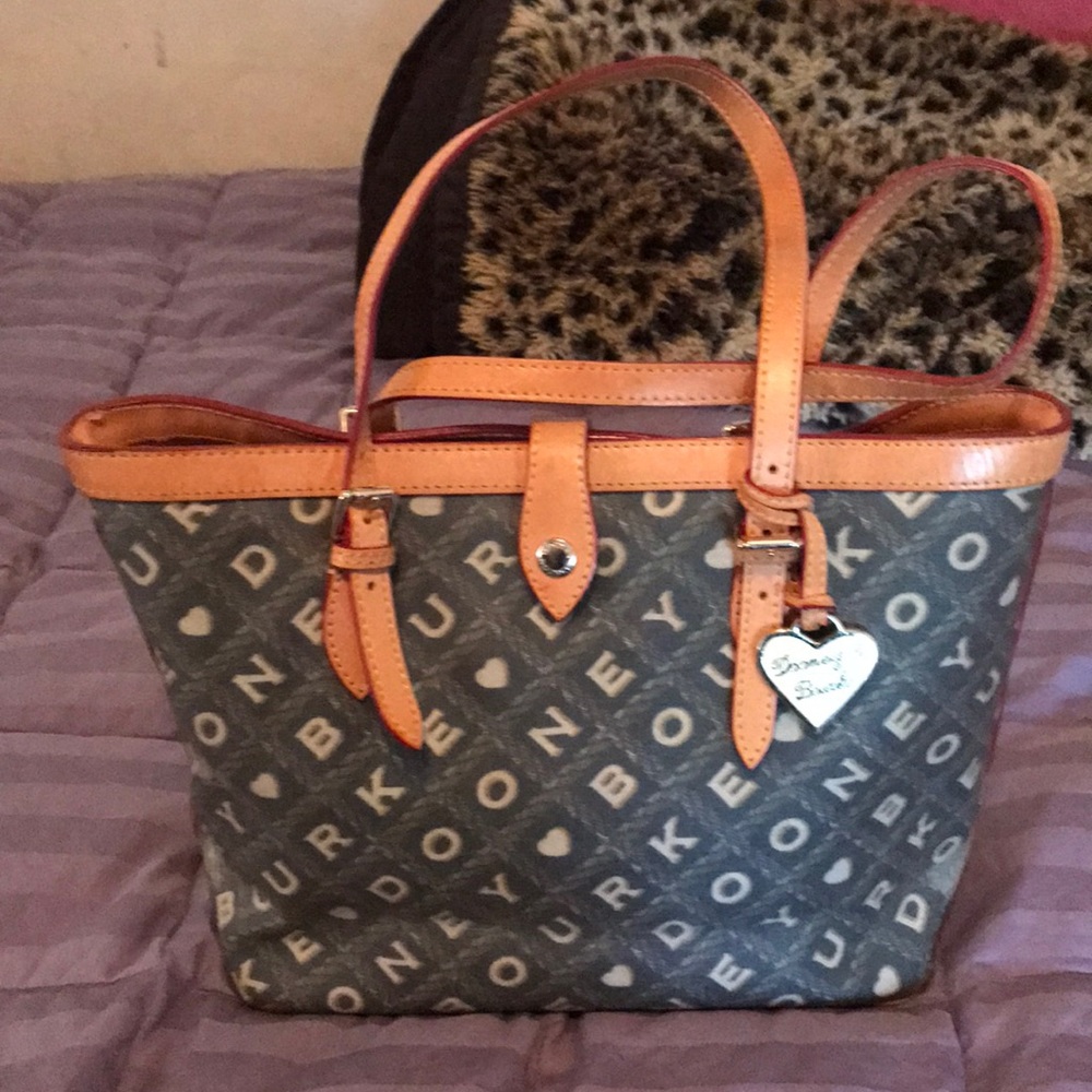 Dooney & Bourke med size purse.